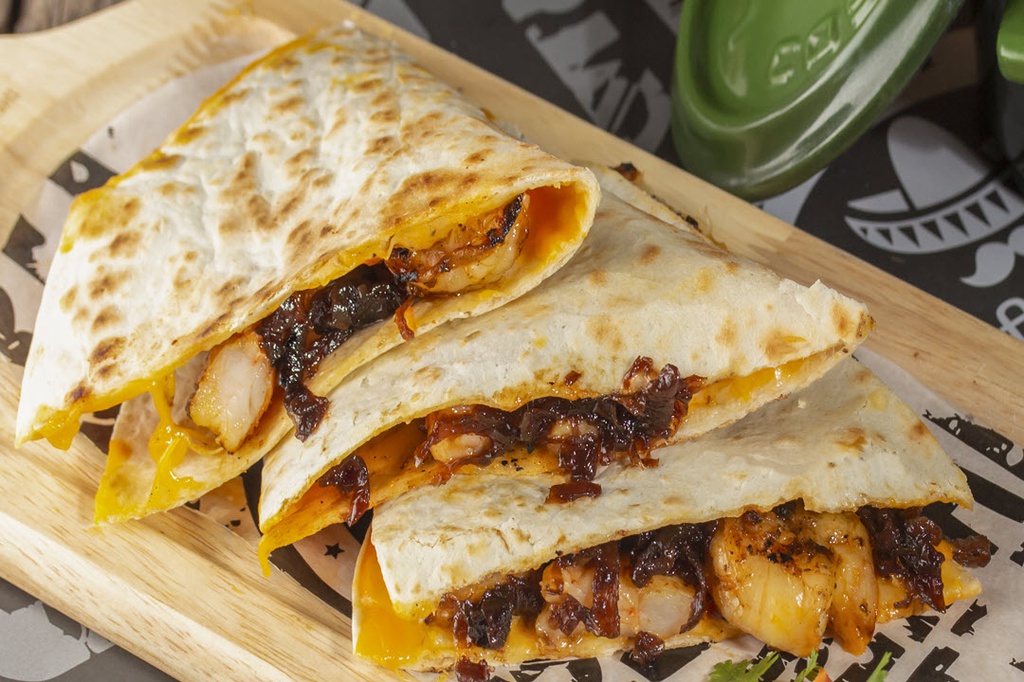 Grill Shrimps Quesadilla With Caramelized onion